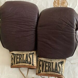 Vintage Everlast Boxing Gloves